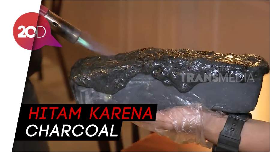 Mantap! Nikmatnya Makan dengan Keju Mozarella Hitam