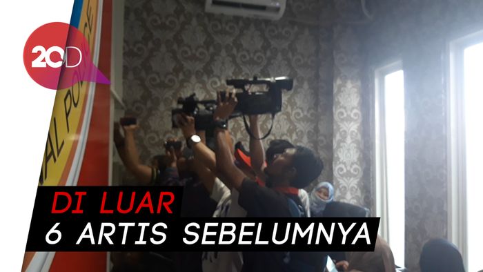 Polisi Ungkap 21 Inisial Artis Terlibat Prostitusi Online