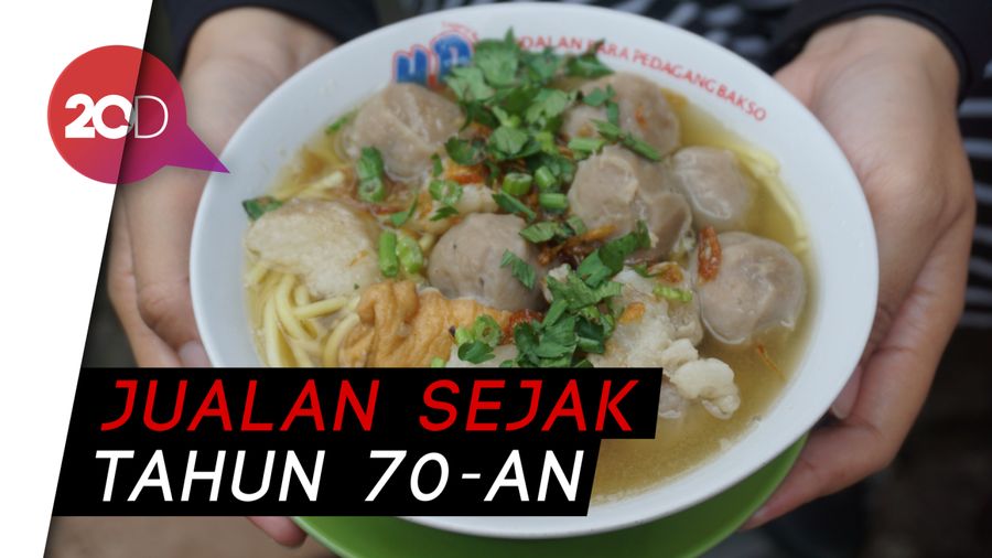 Bakso Gerobakan Legendaris dengan Limpahan Tetelan Lembut
