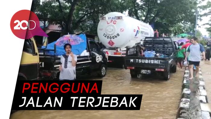 Jalan Trans Sulawesi Lumpuh Akibat Banjir di Maros