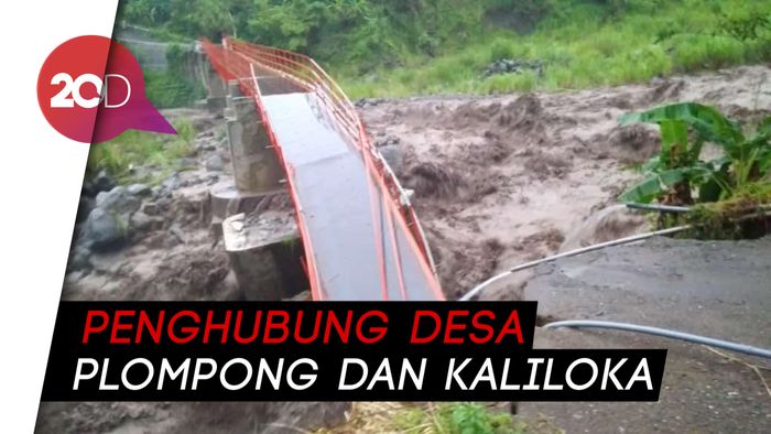 Jembatan di Brebes Ambruk Diterjang Banjir