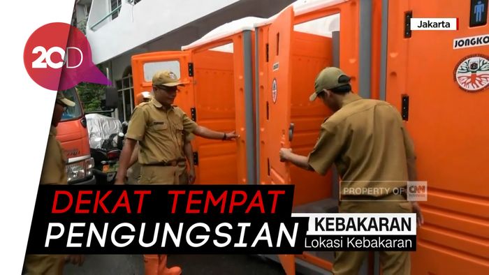 Pemprov DKI Kirim 20 Toilet Portable Untuk Korban Kebakaran Tomang