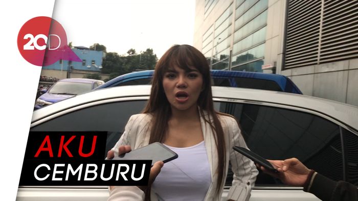 Dinar Candy Larang Ahok Nikah Lagi