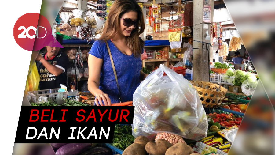 Gaya Kece Tamara Bleszynski Belanja di Pasar Tradisional