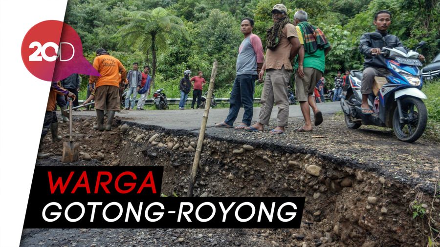 Jalan Ambles 1 Meter, Akses Pekalongan-Banjarnegara Terputus