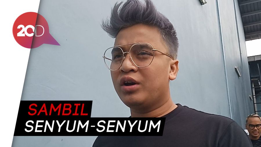 Ditanya Soal Adu Jotos dengan Indra Tarigan, Billy Syahputra Malah Nyanyi