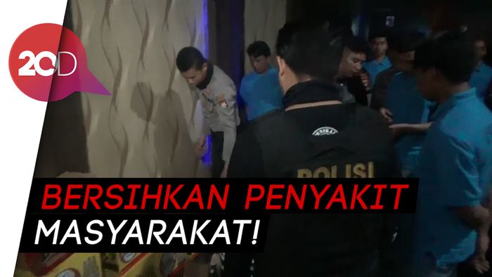 Polisi Menyita Ribuan Miras Ilegal di Makassar