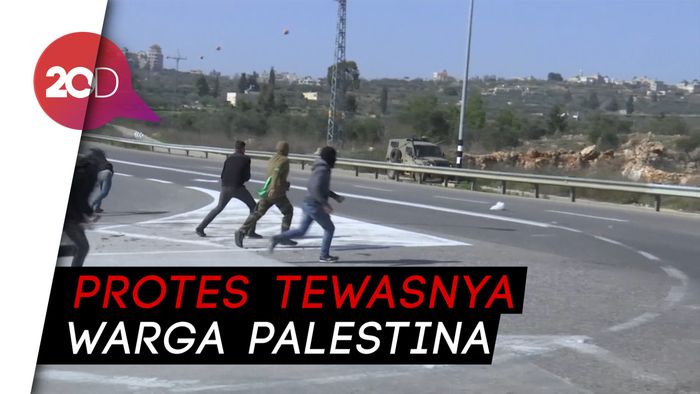 Dengan Batu, Pemuda Palestina Hadapi Tentara Israel 