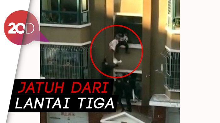 Penyelamatan Heroik! Bayi Jatuh Berhasil Ditangkap