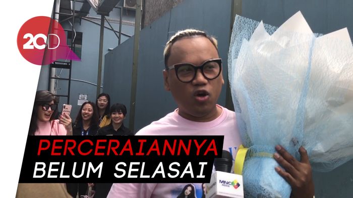 Uya Kuya Dukung Nikita Mirzani dengan Vicky Nitinegoro
