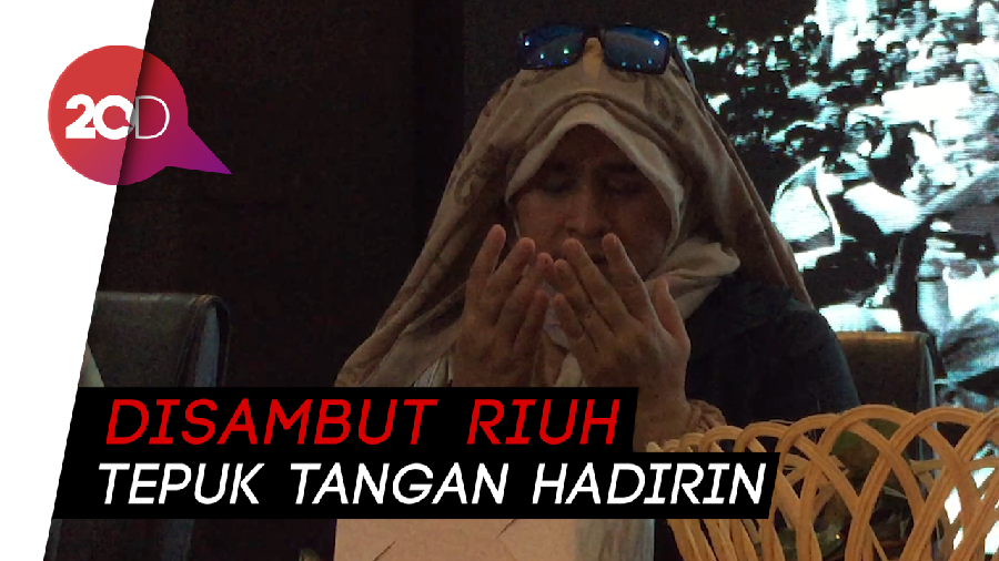 Semangat Membara Puisi Neno Warisman untuk Ahmad Dhani