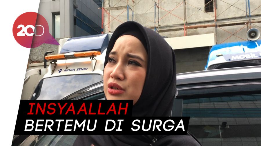 Tangis Chaca Frederica Pecah saat Kenang Almarhumah Saphira Indah