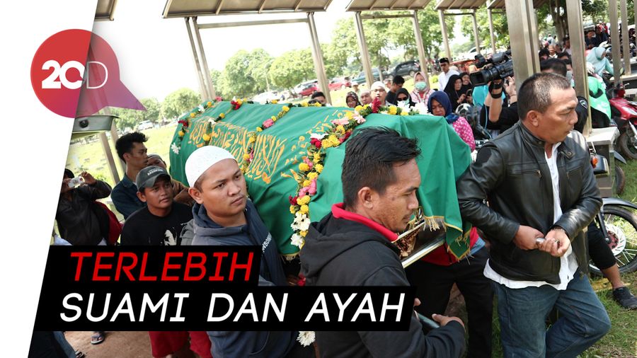 Tangis Penuh Haru Pecah saat Saphira Indah Dimakamkan