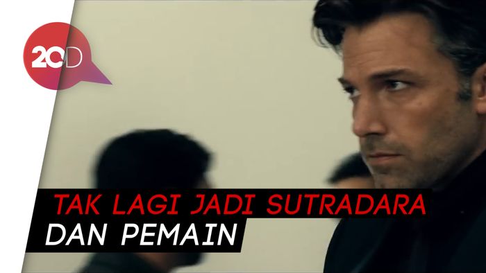 Ben Affleck Gantung Topeng Batman