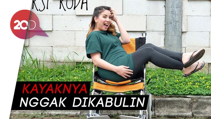 Hamil 5 Bulan, Tya Ariestya Ngidam Naik Helikopter
