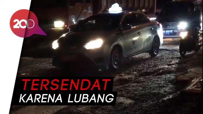 Jalan Rusak, Kalimalang Macet Parah!