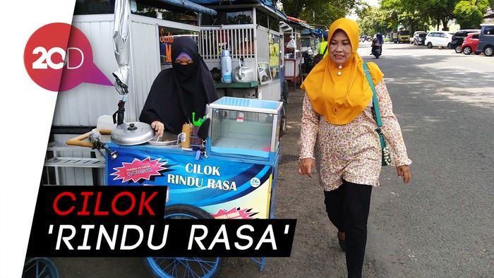 Gadis Bercadar di Ciamis Jualan Cilok Demi Kuliah