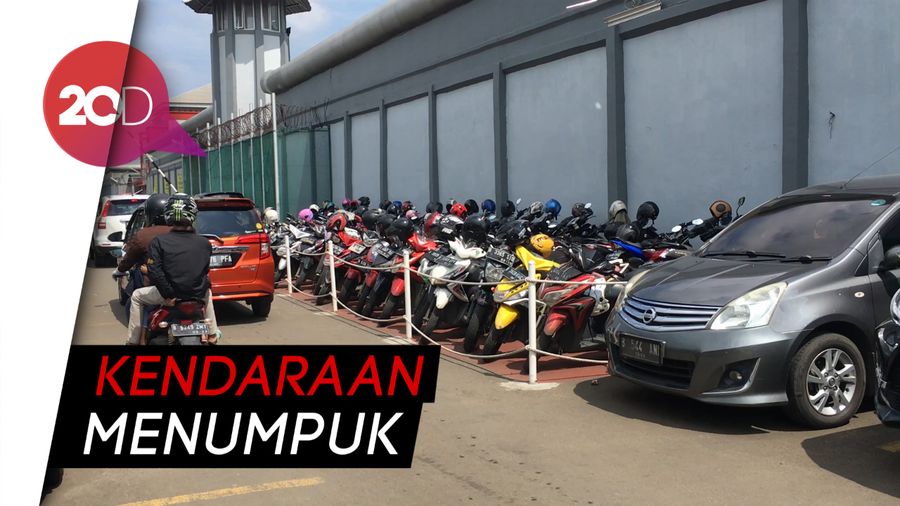 Melihat Sesaknya Lahan Parkir Rutan Cipinang