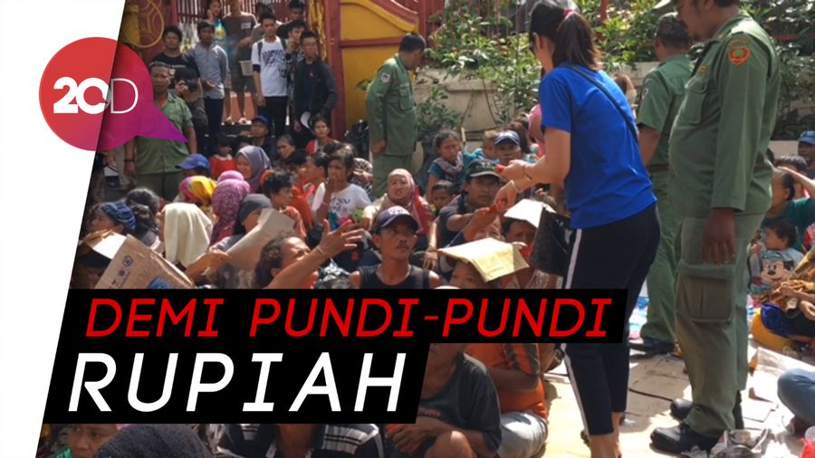 Cerita Pemburu Angpau di Vihara Dharma Bhakti saat Imlek