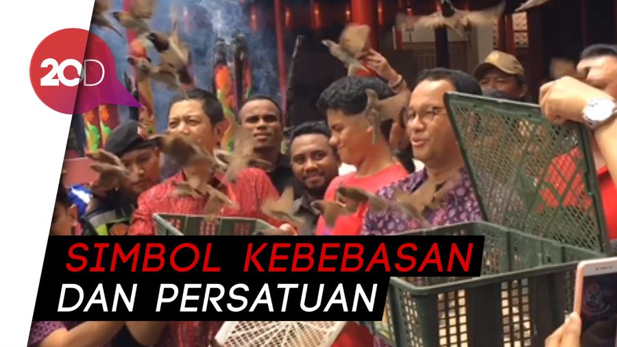 Lepas Burung Pipit, Anies Buang Sial di Hari Raya Imlek Lepas Burung Pipit, Anies Buang Sial di Hari Raya Imlek