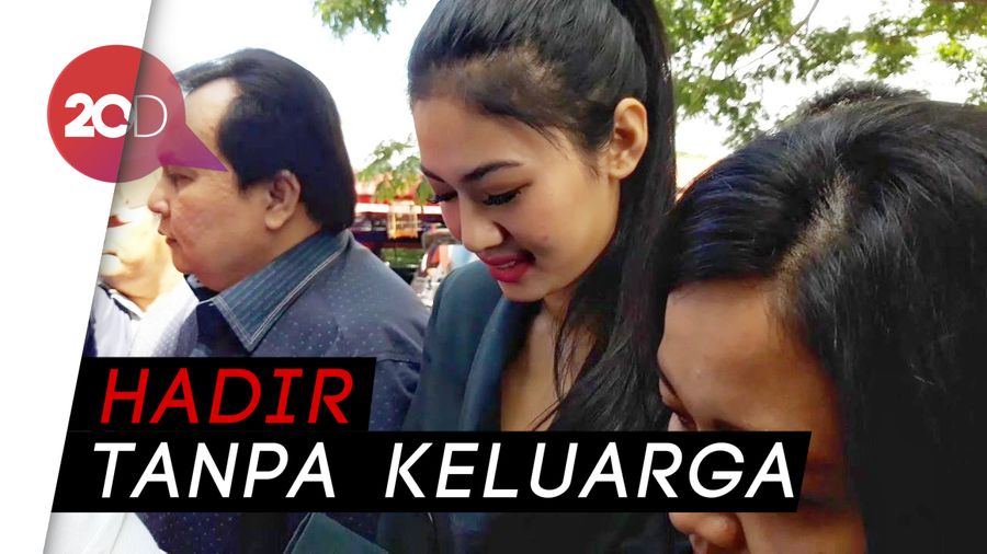 Diperiksa Kasus Prostitusi Online, Della Perez Tiba di Polda Jatim
