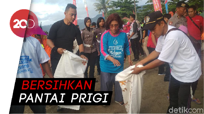 Aksi Menteri Susi Perang Lawan Sampah Plastik di Trenggalek