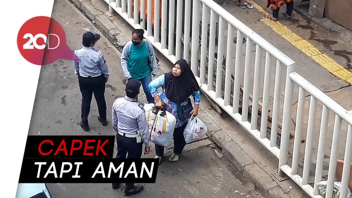 Pro-Kontra Pejalan Kaki Dilarang Melintas di Kolong Skybridge