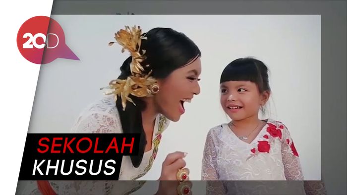 Yeay! Shakira, Putri Denada Sudah Diperbolehkan Sekolah