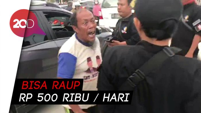 Pengemis di Makassar Emosi, Adu Mulut Saat Mau Diamankan
