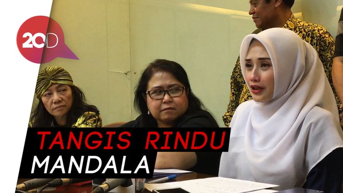 Tangis Istri Mandala Shoji yang Berusaha Tegar Mengasuh 4 Anaknya