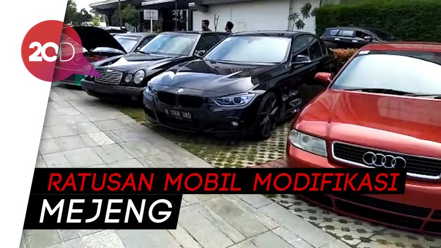 Beramal di Kontes Mobil Modifikasi