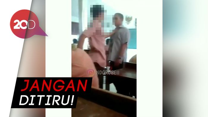 Kurang Ajar! Siswa Merokok Hingga Tantang Guru di Kelas