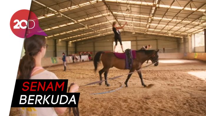 Tren Senam Anti-mainstream di Punggung Kuda