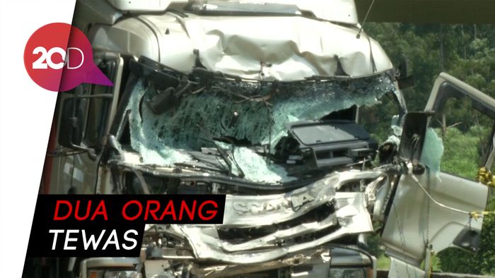 Truk Bonyok Ditimpa Helikopter di Brasil