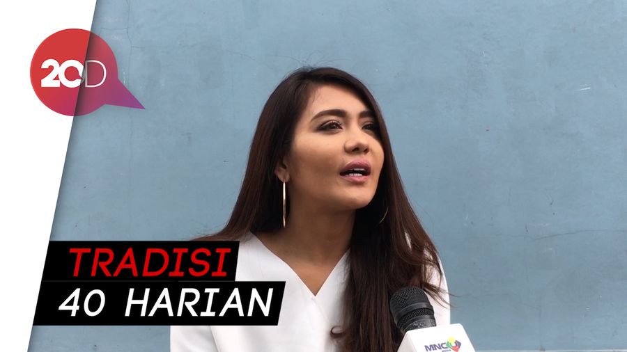 Anak Herman Seventeen Dimandikan di Atas Makam Sang Ayah