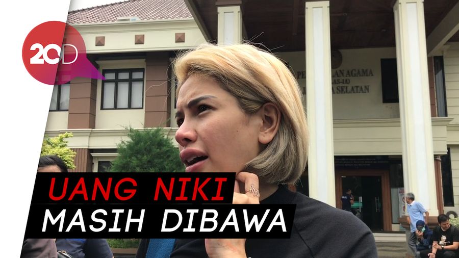 Nikita Mirzani Benarkan Mak Vera Gemar Main Judi