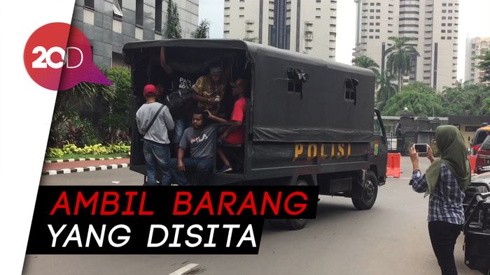Polisi Pindahkan 36 Pendemo Istana ke Kantor Walikota Jakpus