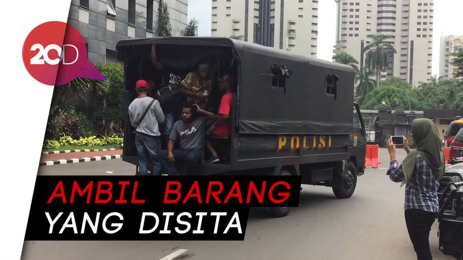 Polisi Pindahkan 36 Pendemo Istana ke Kantor Walikota Jakpus