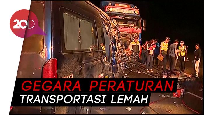 Truk vs Minivan, 9 Orang Tewas di Tempat