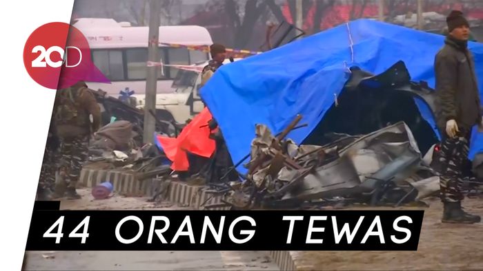 Bom Mobil Hantam Bus Berisi Polisi di India