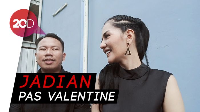 Vicky Prasetyo Buktikan Cinta Pakai Ayam dan Lompat dari Rumah