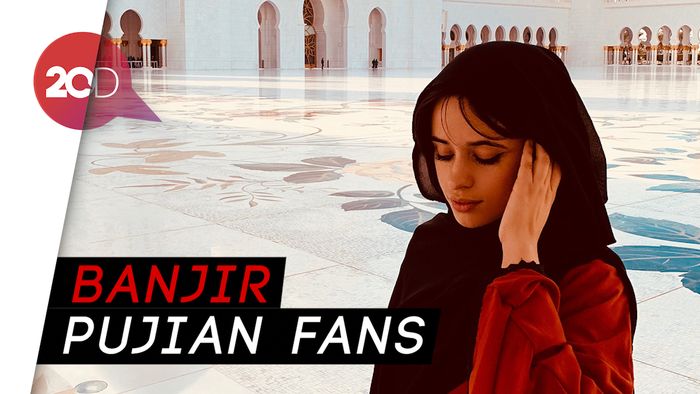 Cantiknya Camila Cabello Berhijab di Masjid Dubai