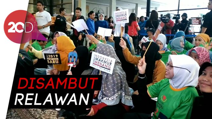 Sebelum Nobar ke Bogor, Sandi Temui Pendukung di Posko Pemenangan