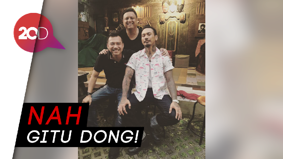 Cie Akur! Anang dan Jerinx SID Foto Bareng dan Saling Peluk
