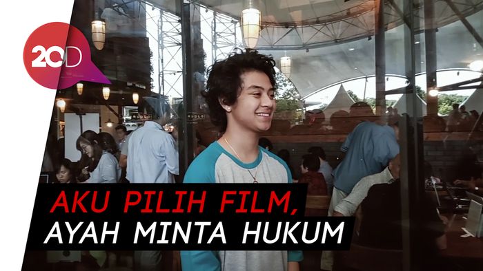 Kenapa Bastian Steel Pilih Tunda Kuliahnya?