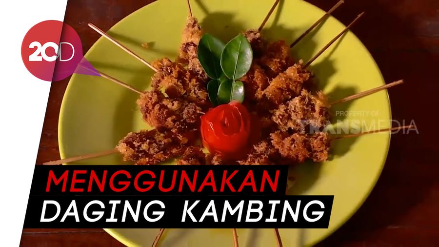 Meracik Sate Kenul Legendaris asal Nganjuk