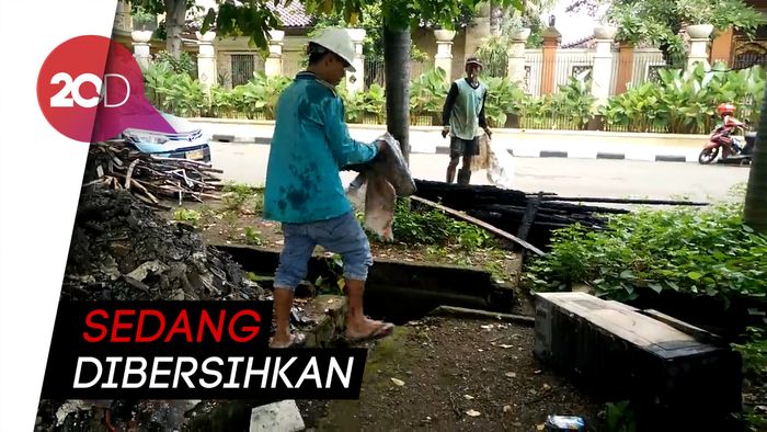Puing-puing Sisa Kebakaran Rumah Ketua DPR