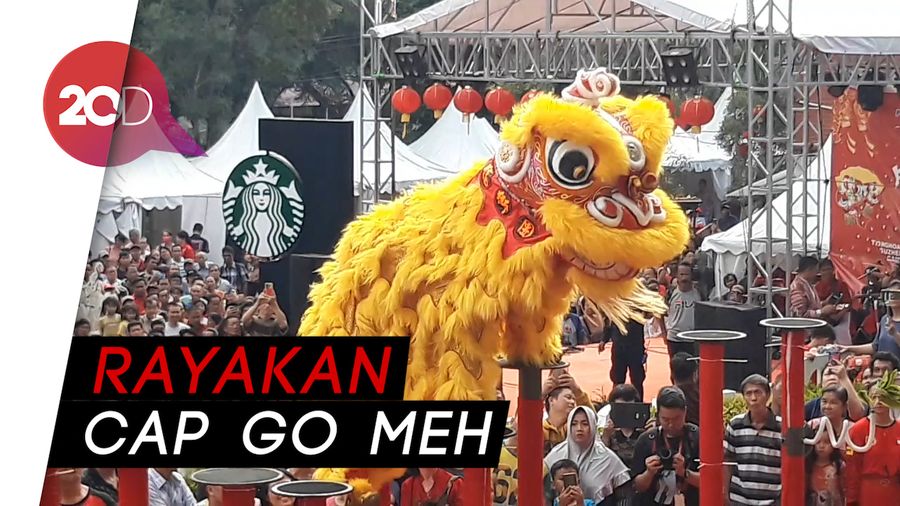 Aksi Barongsai Pikat Pengunjung Festival Pecinan di Glodok