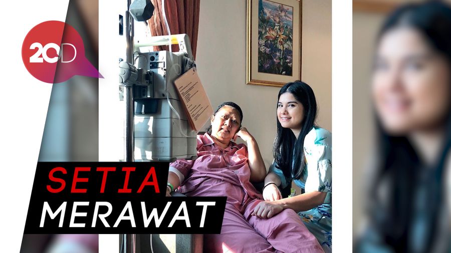Senangnya Ani Yudhoyono Dirawat Dua Suster Cantik