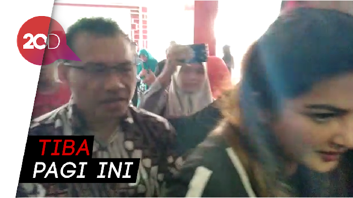Anang dan Ashanty Jenguk Ahmad Dhani ke Rutan Medaeng